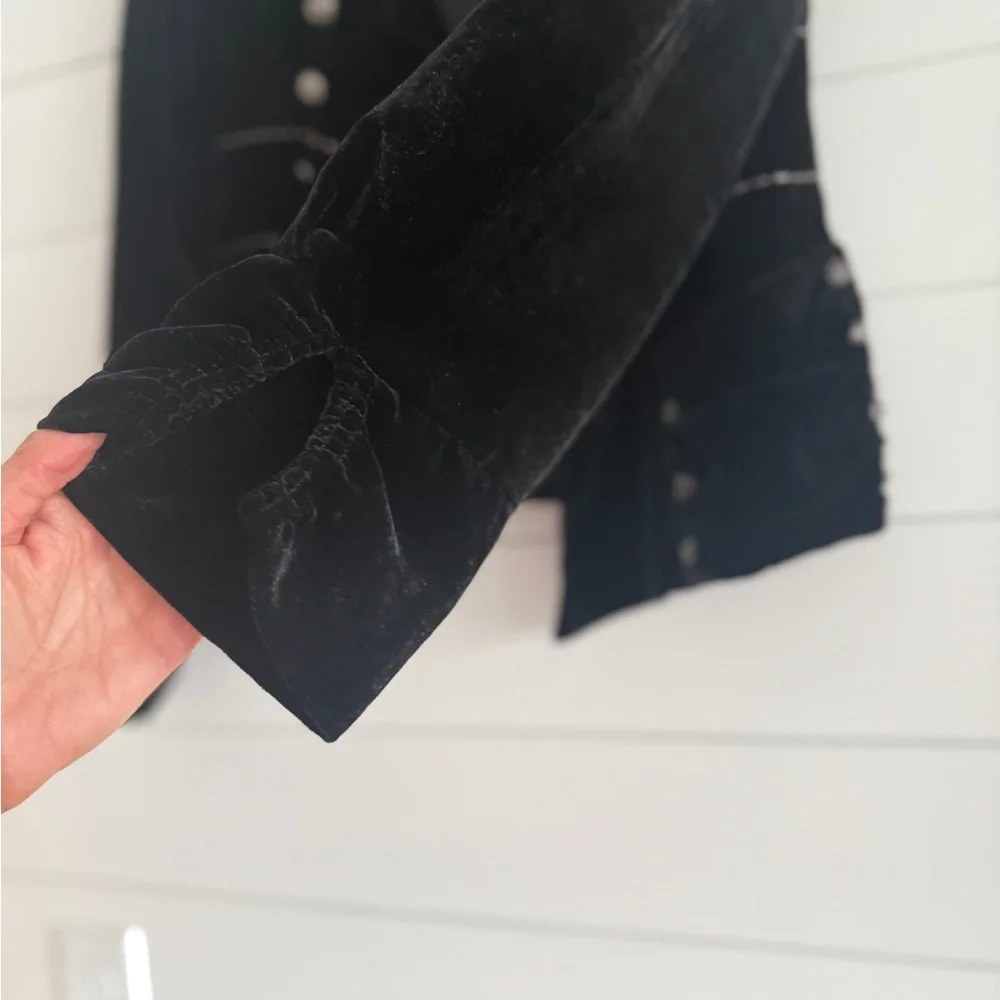 Elegant Black Velvet Women's Jacket, Size 6 - Picture 8 of 13
